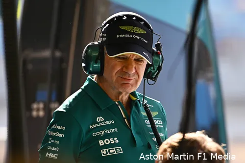 adrian-newey-aston-martin-wintertest-bahrein-vrijdag