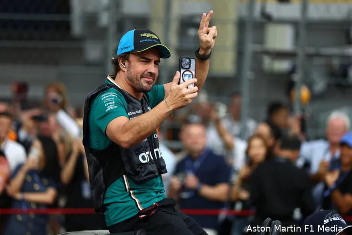 fernando-alonso-aston-martin-singapore-zondag-2025