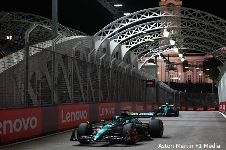 fernando-alonso-lance-stroll-aston-martin-vrijdag-singapore-2025
