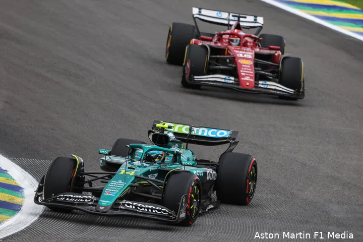 charles-leclerc-ferrari-fernando-alonso-aston-martin-sao-paolo-brazilië-zaterdag-2025