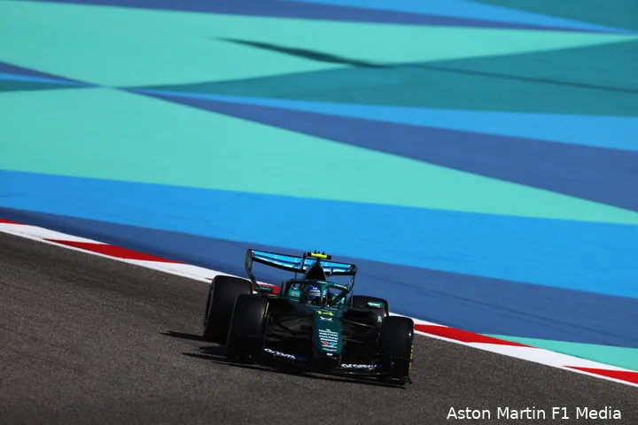 fernando-alonso-aston-martin-AMR26-donderdag-wintertests-bahrein