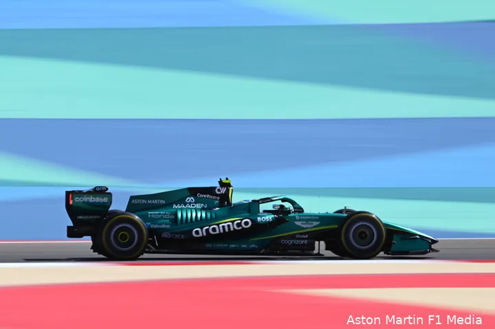 fernando-alonso-aston-martin-AMR26-donderdag-wintertests-bahrein