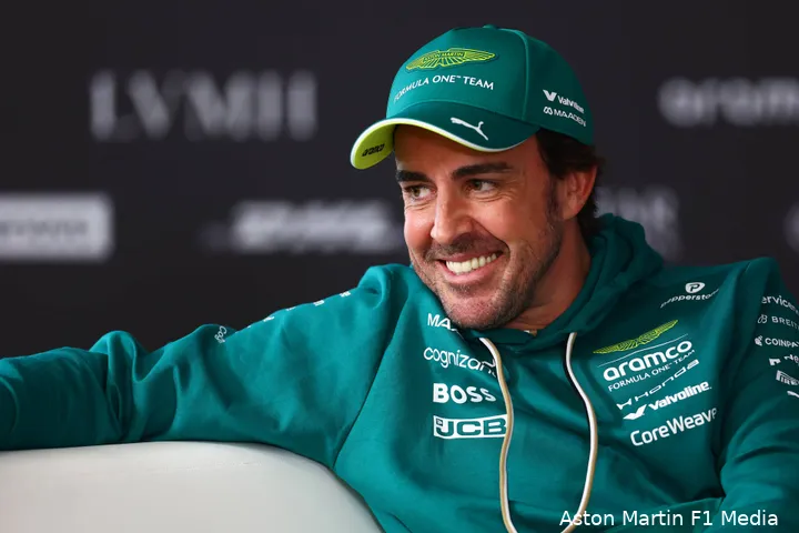 fernando-alonso-aston-martin-woensdag-wintertests-bahrein