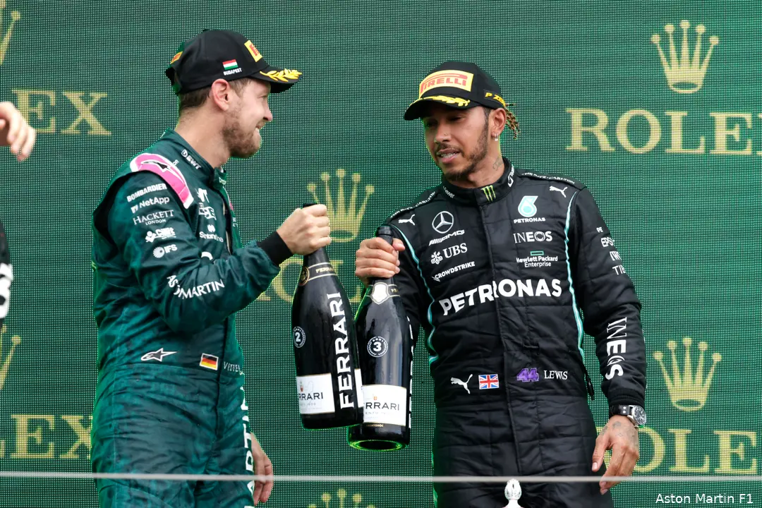sebastian vettel lewis hamilton aston martin mercedes gp hongarije 2021