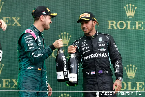 sebastian vettel lewis hamilton aston martin mercedes gp hongarije 2021