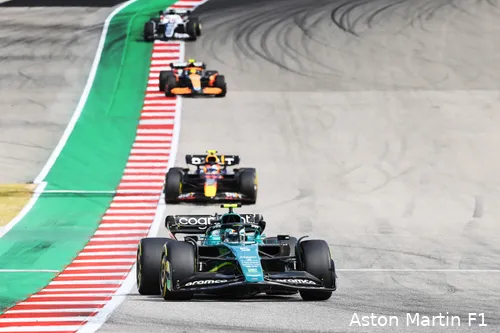 <i>Sebastian Vettel reed in Austin heel even aan de leiding van de race.</i>