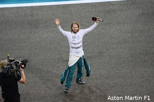 <i>Sebastian Vettel neemt afscheid tijdens de Grand Prix van Abu Dhabi.&nbsp;</i>