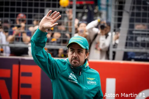 Alonso blijft bewijzen dat leeftijd slechts een getal is. (Foto: Aston Martin F1 Media).