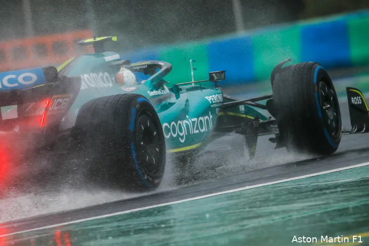 De baan was tijdens de VT3 van de Grand Prix van Hongarije 2022 kletsnat.