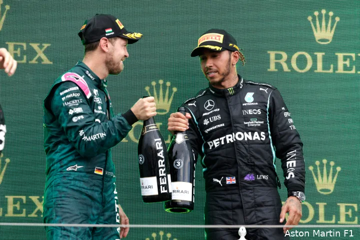 sebastian vettel lewis hamilton aston martin mercedes gp hongarije 2021