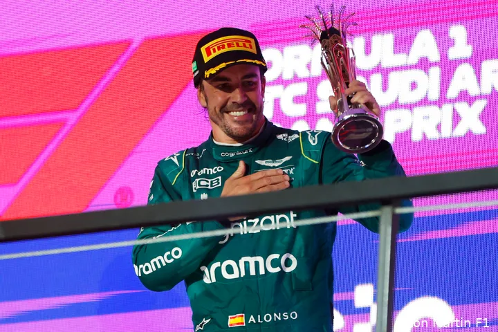 <i>Fernando Alonso was aan het begin van 2023 de enige coureur die een beetje in de buurt kwam van Red Bull Racing.&nbsp;</i>