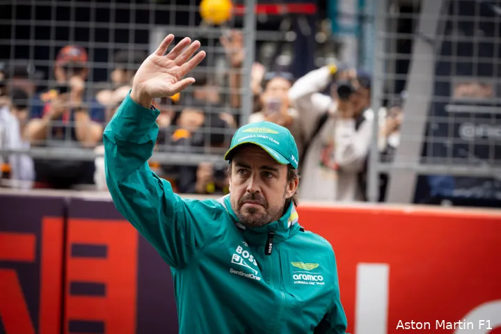 Alonso blijft bewijzen dat leeftijd slechts een getal is. (Foto: Aston Martin F1 Media).