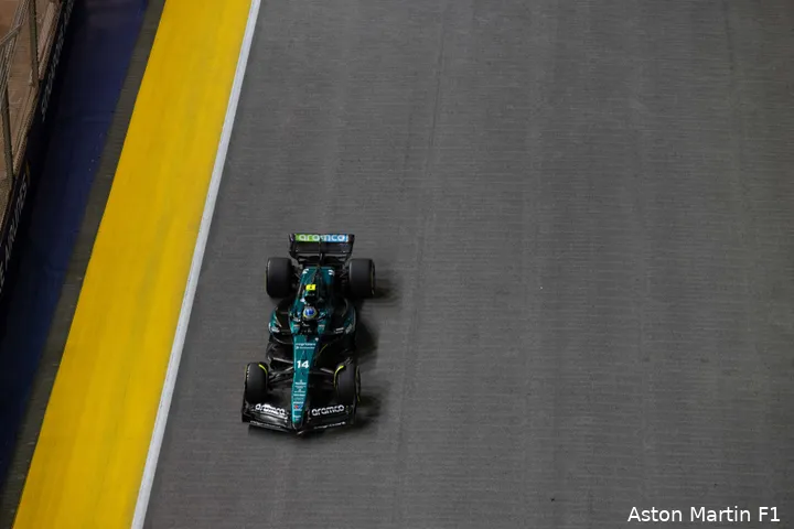 Alonso in actie op het Marina Bay Street Circuit.