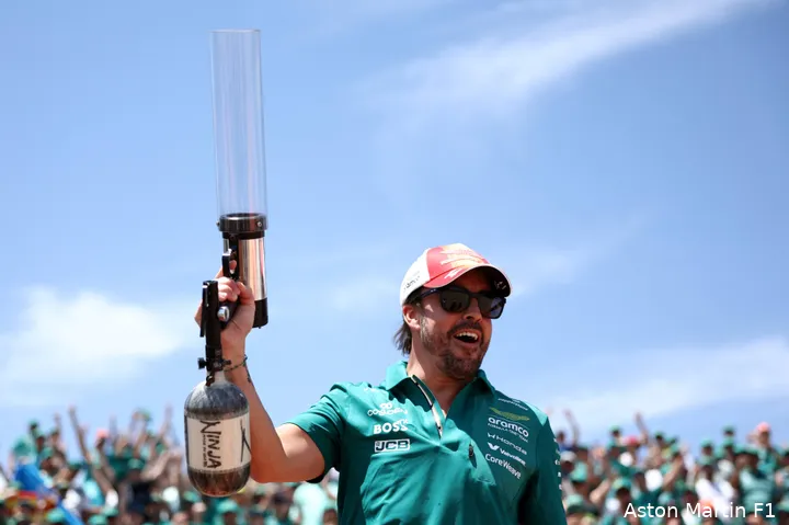 fernando-alonso-aston-martin-2026-barcelona-zondag-race-fans-2