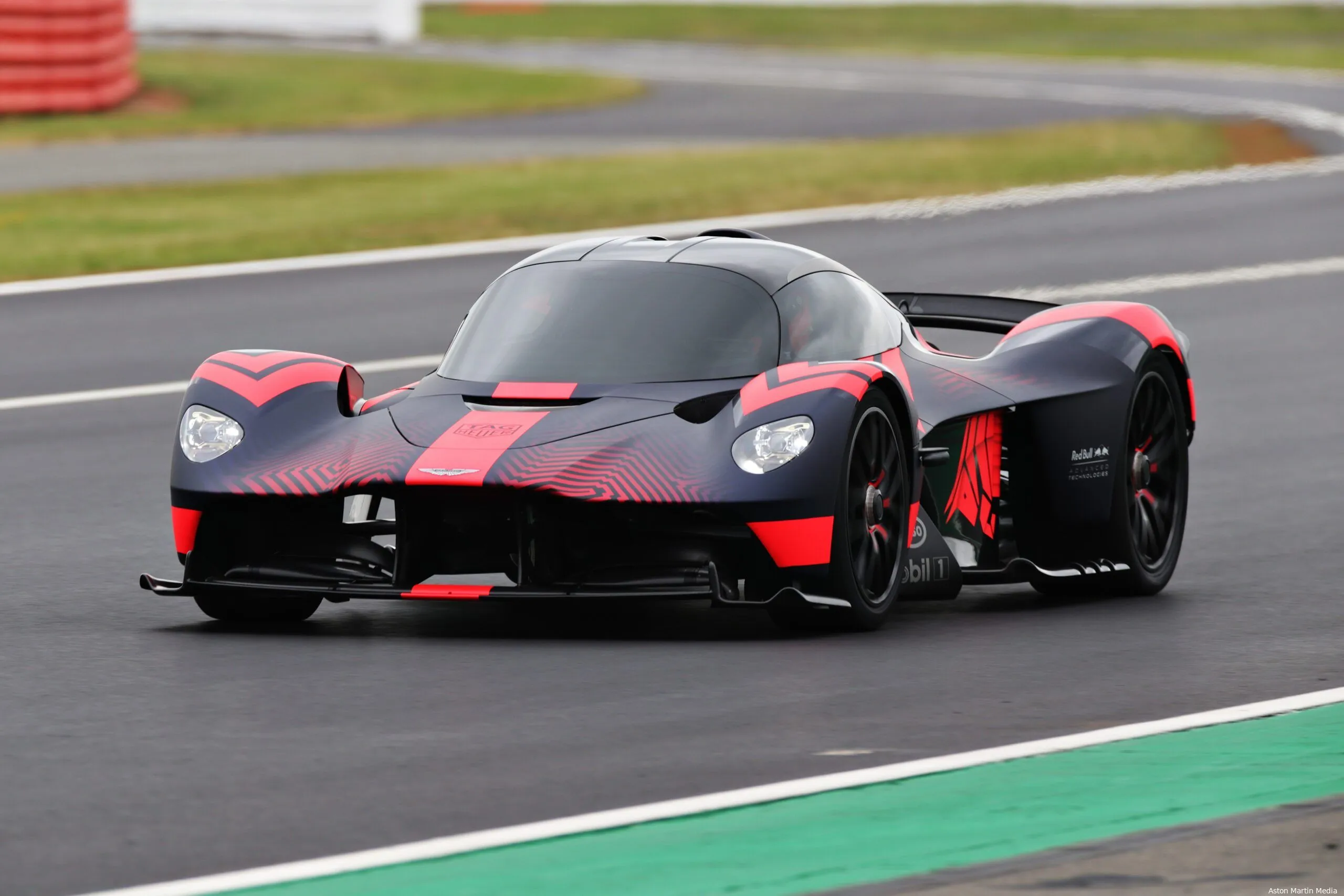 aston martin valkyrie