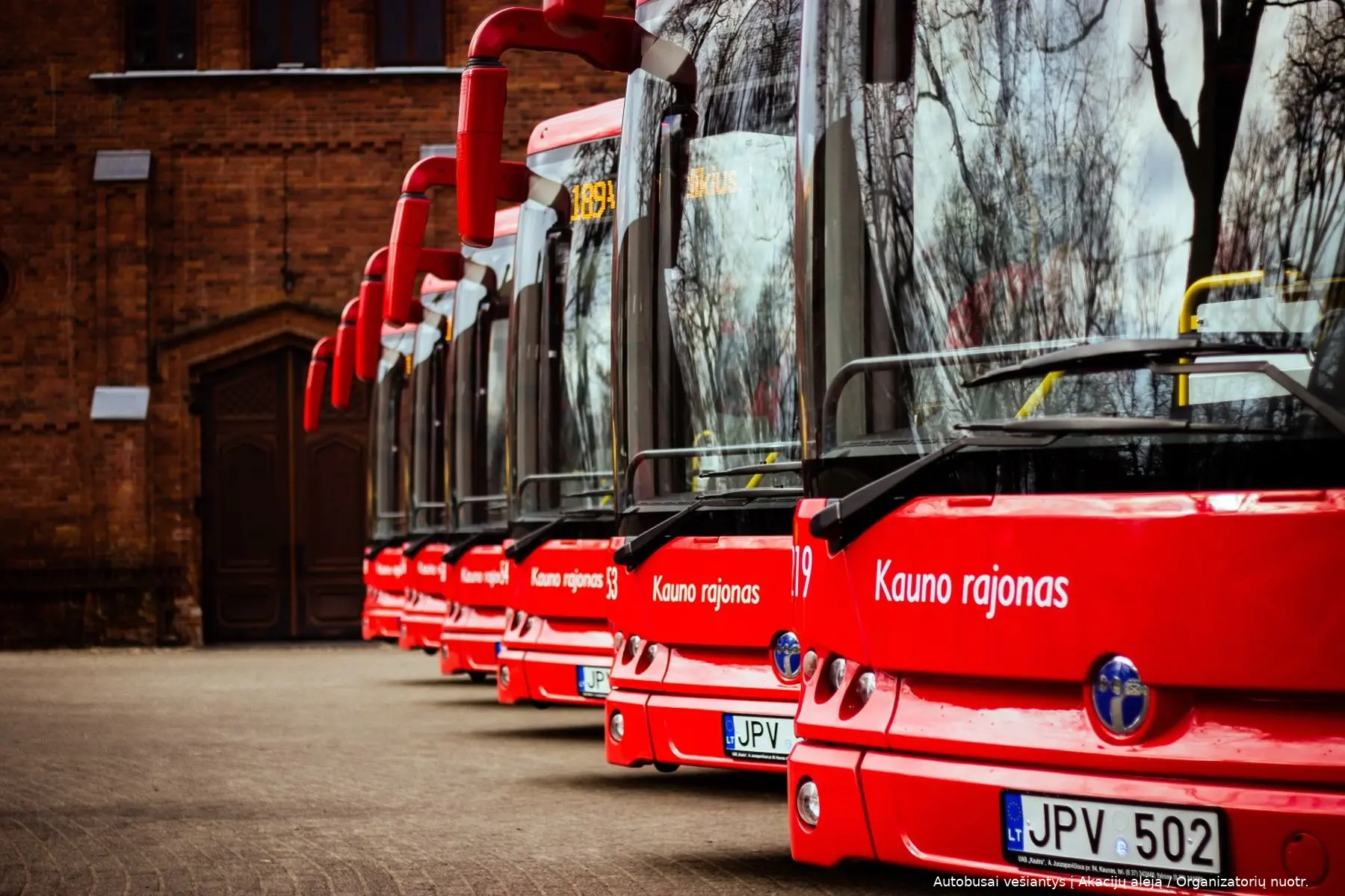 autobusai veiantys akacij alj