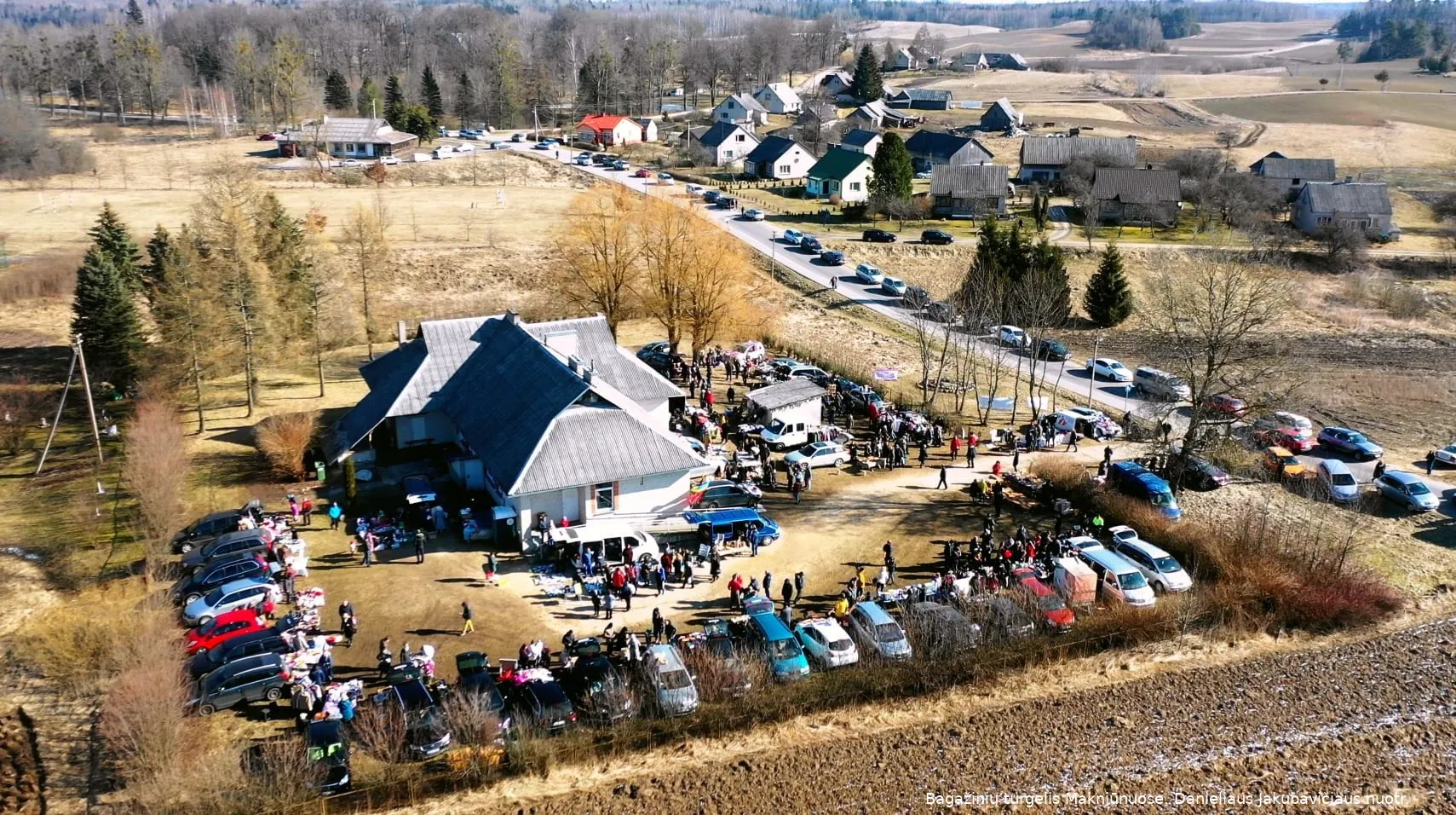 danieliaus jakubaviciaus fotografija makniunu bagaziniu turgelis is virsaus nr 1
