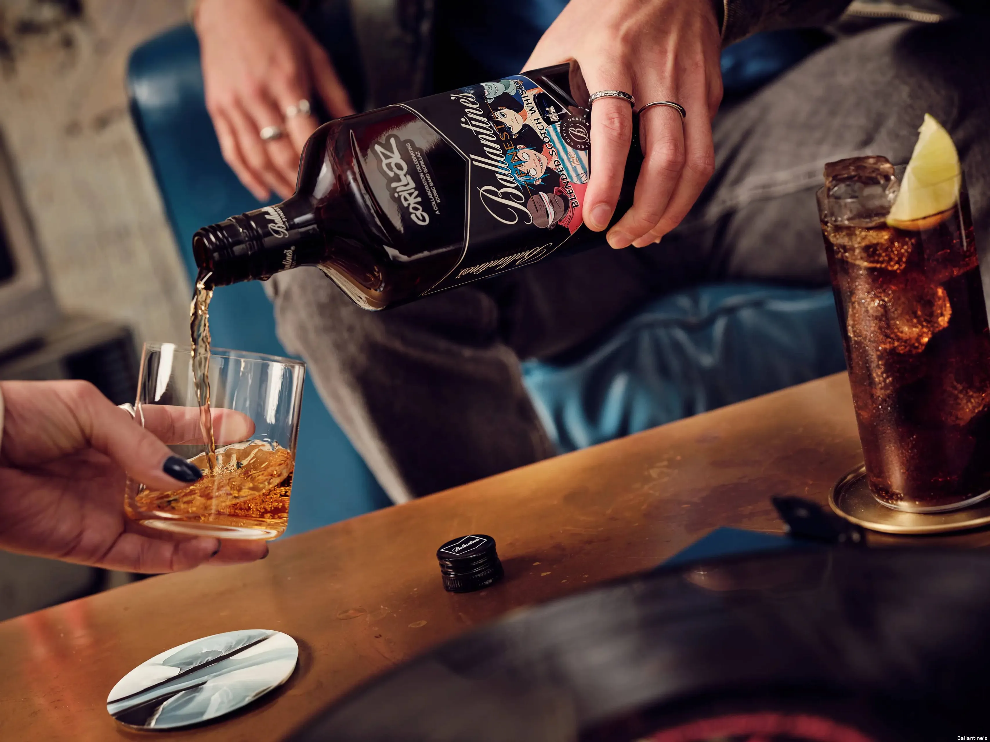 Nieuw Ballantine's True Icons whisky Gorillaz (1)