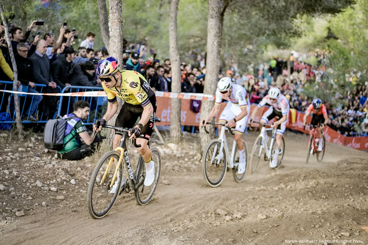 Disziplinen wie Cyclocross sorgen dafür, dass der Radsport in Europa das ganze Jahr über beliebt ist