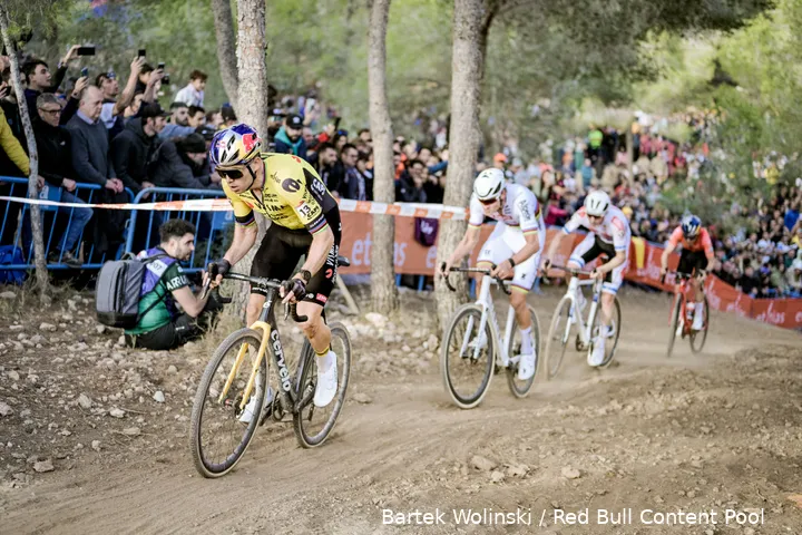 Mathieu van der Poel é o número 1 do ciclocrosse há várias épocas