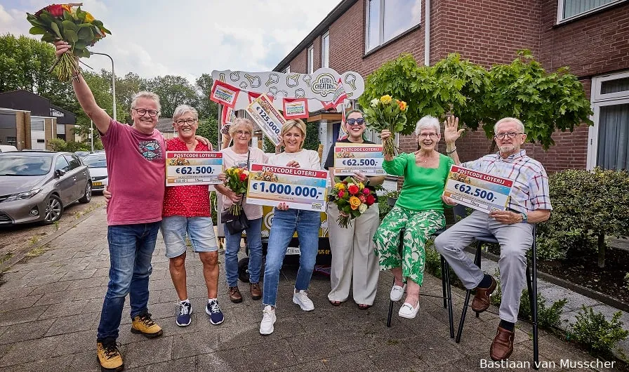 inwoners tilburg winnen superpostcodeprijs van 1 miljoen euro