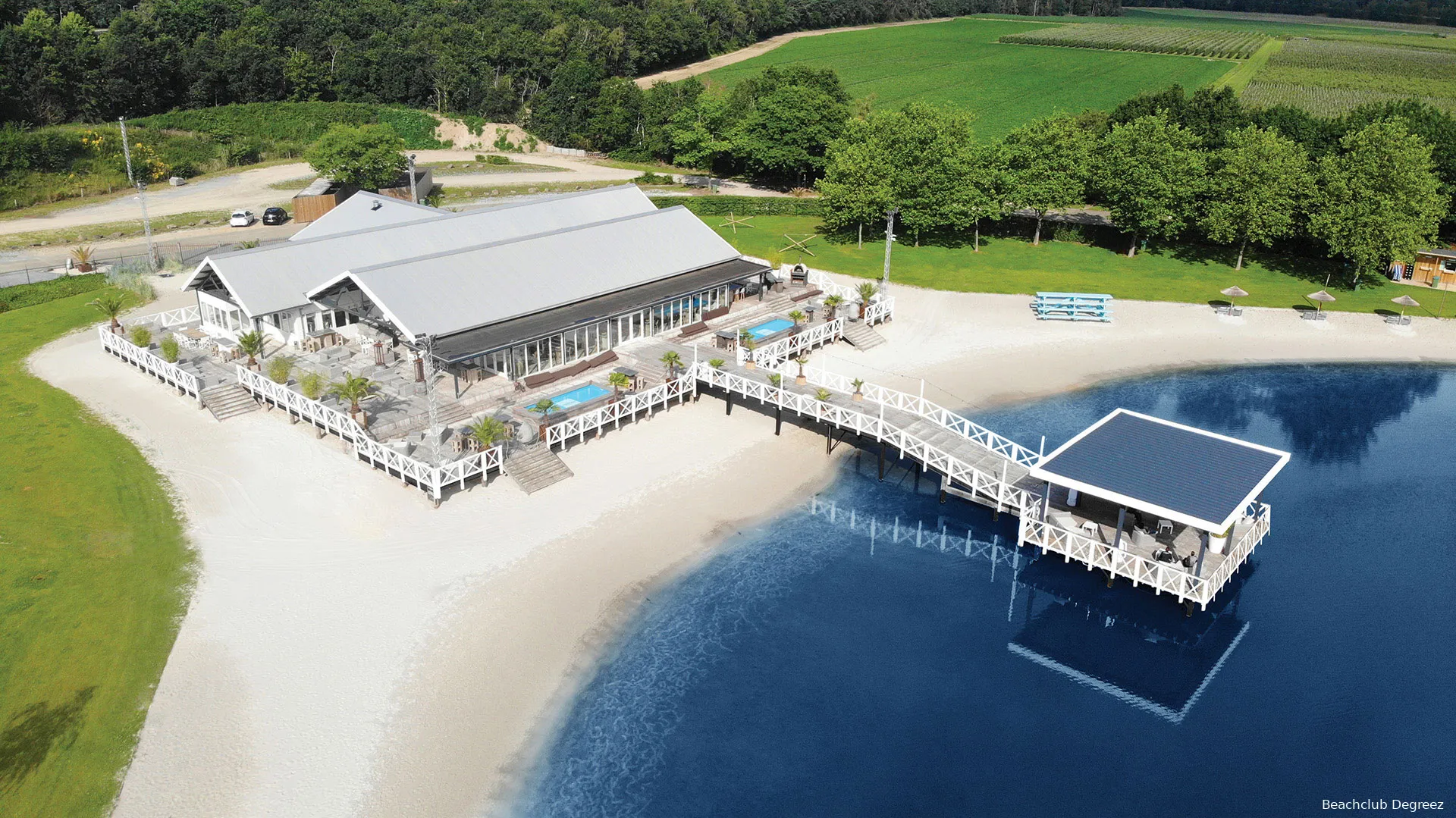 beachclub degreez luchtfoto