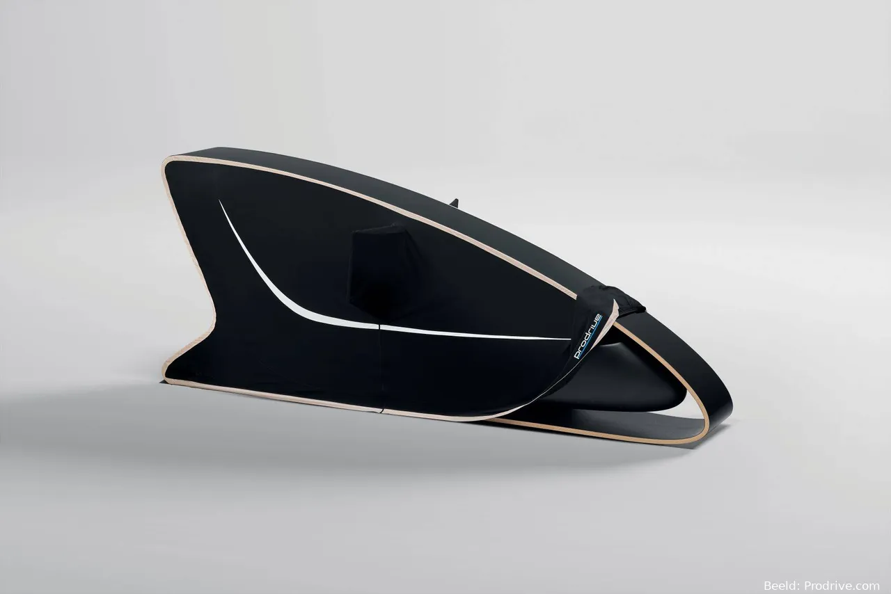 Gordijntje- Prodrive-Racing-Simulator-Options-Goodwool-Cover-Lo-Res