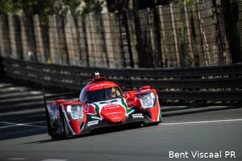 Zie je deze bolide over het asfalt schieten dan is de kans zomaar aanwezig dat de Nederlandse Bent Viscaal achter het stuur zit.