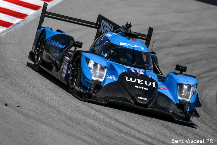 Bent Viscaal in zijn blauwe LMP2-bolide tijdens het 2022-seizoen van de European Le Mans Series.
