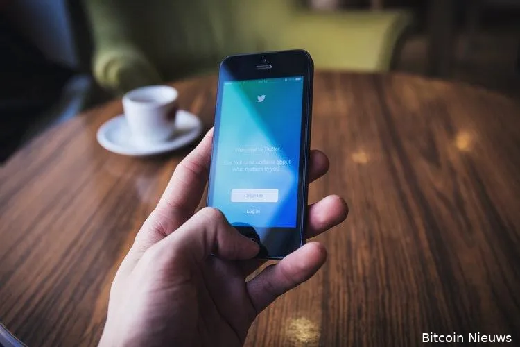 photo 1457433575995 8407028a9970