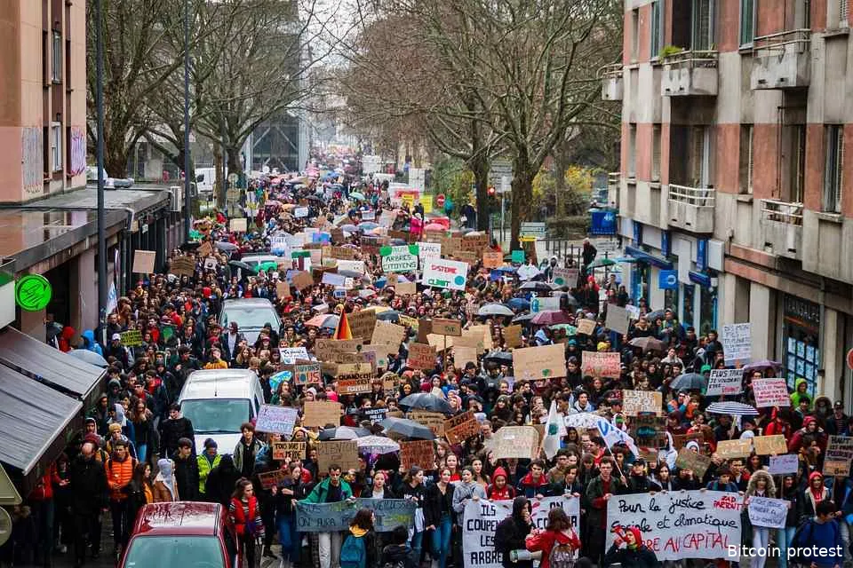 protest anti bitcoin el salvador 1