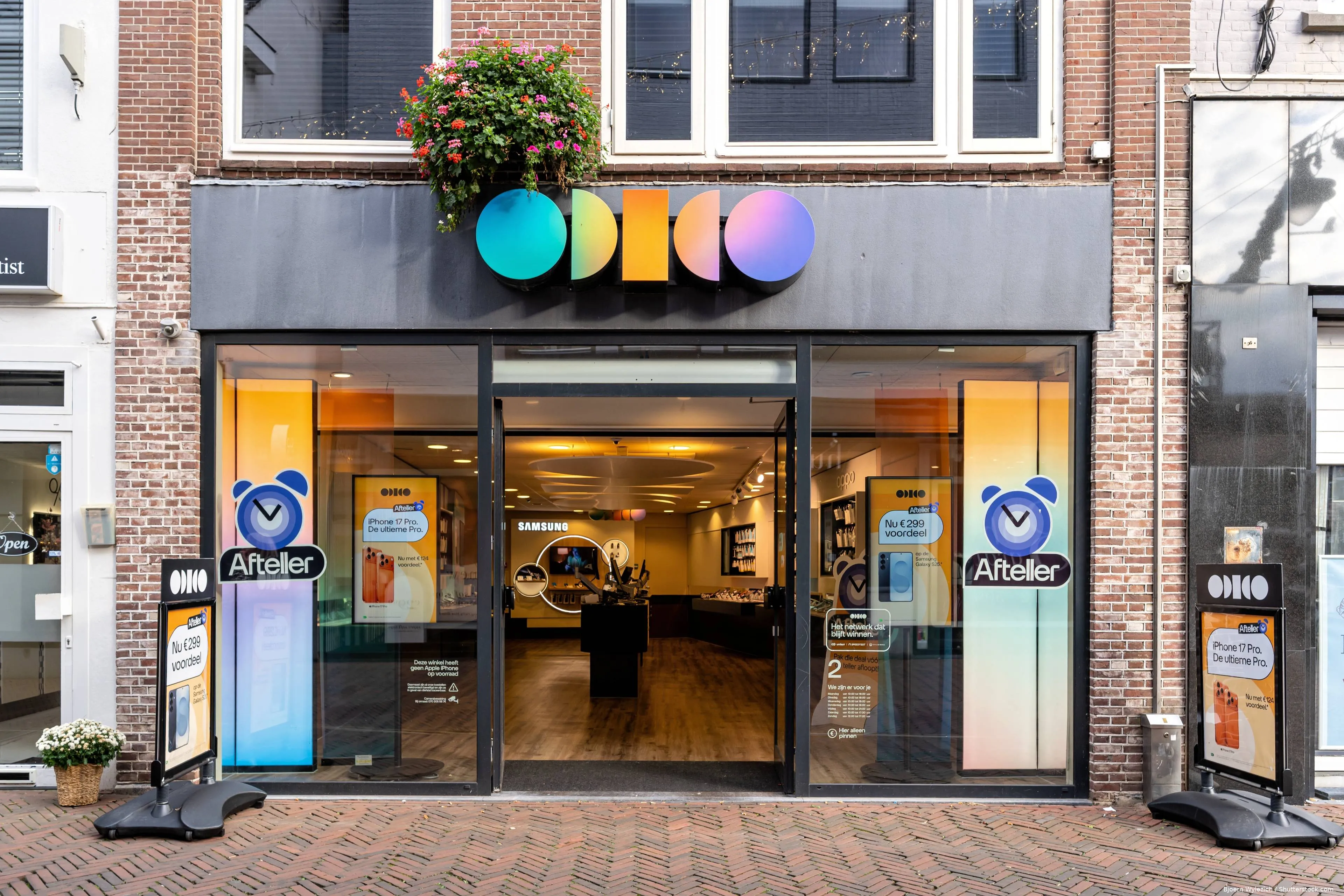 shutterstock_2696576523