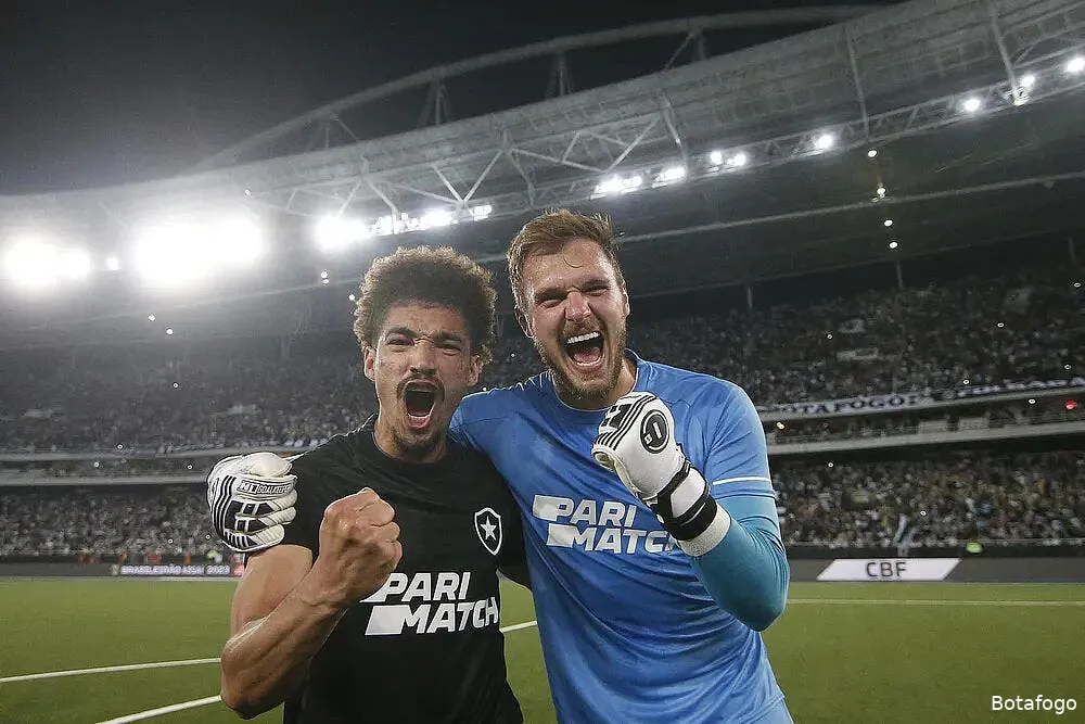 ol lucas perri et adryelson dans l avion vers lyon botafogo 369854