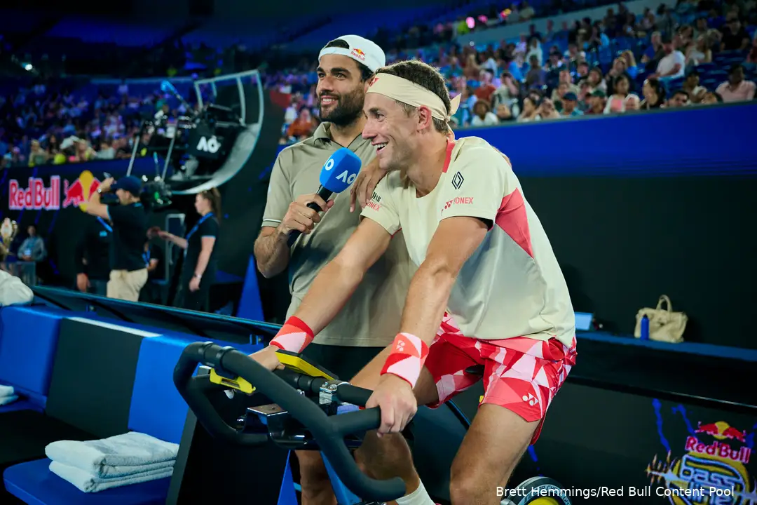 Matteo Berrettini y Casper Ruud se divierten en Red Bull Baseline.
