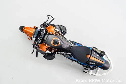 P90630219_highRes_bmw-presents-the-r-1