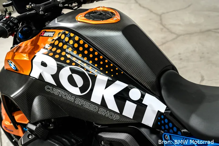 P90630198_highRes_bmw-presents-the-r-1