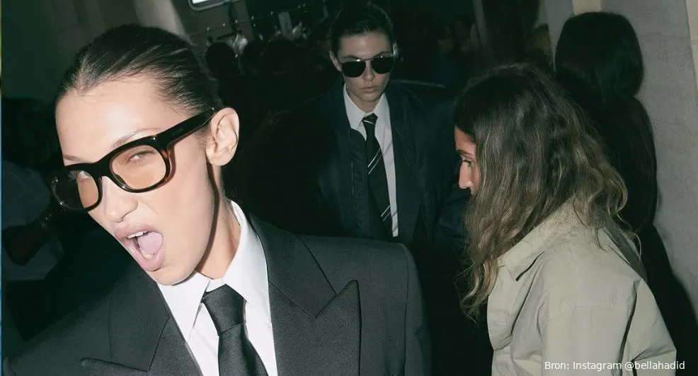 bella hadid fashionshow