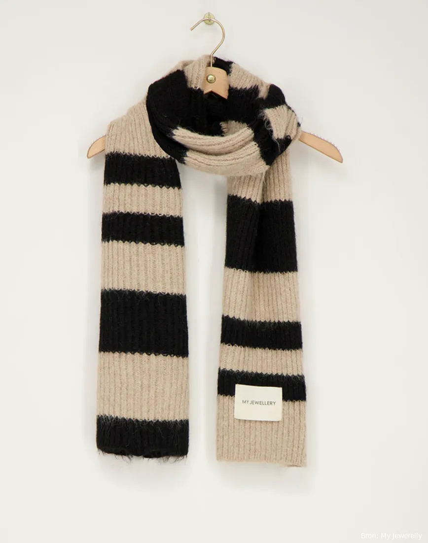 Sjaal met strepen – €29,99