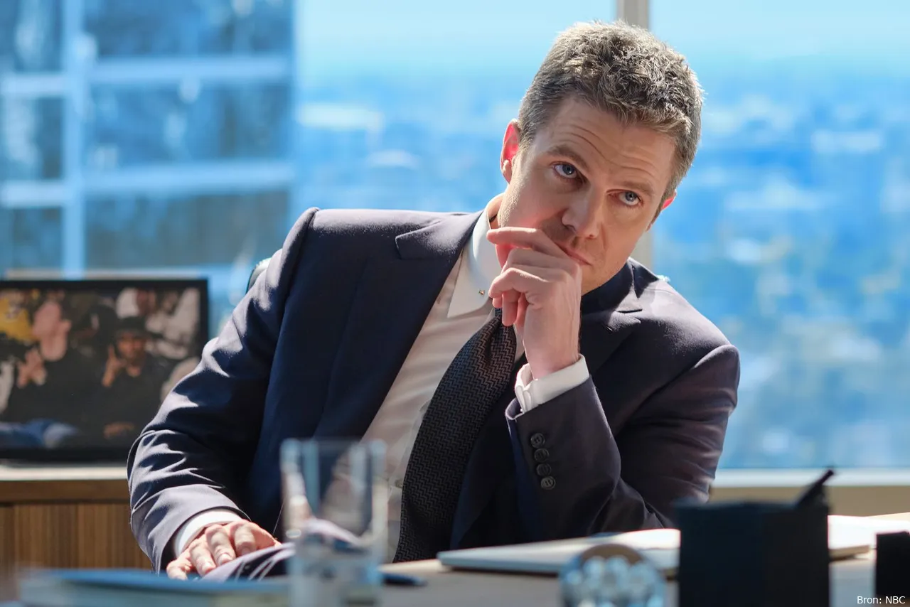 Stephen Amell als Ted Black in Suits La