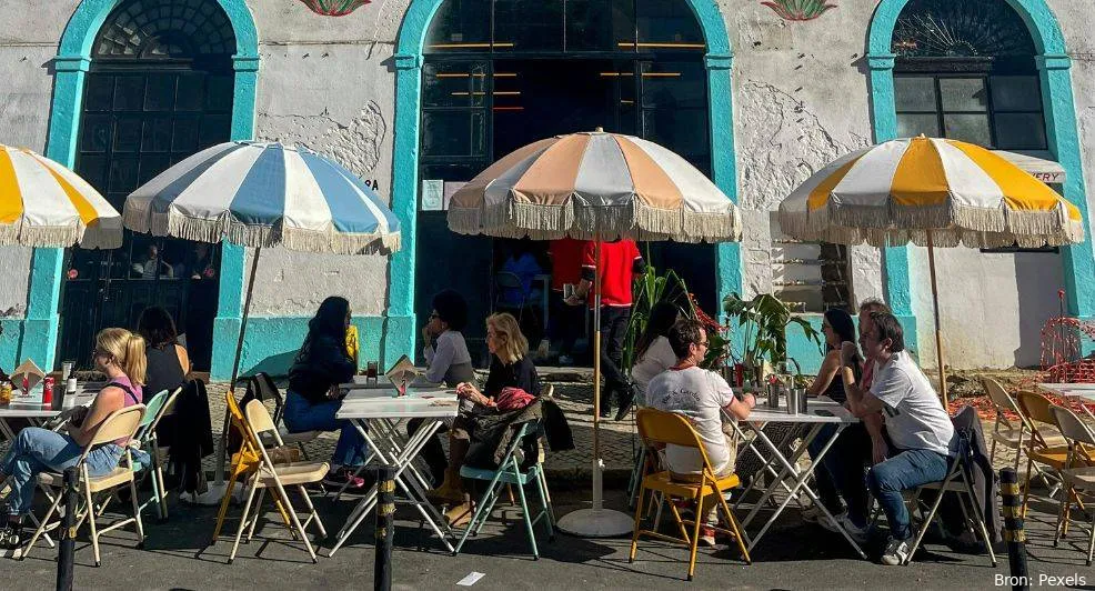 terras met speeltuin