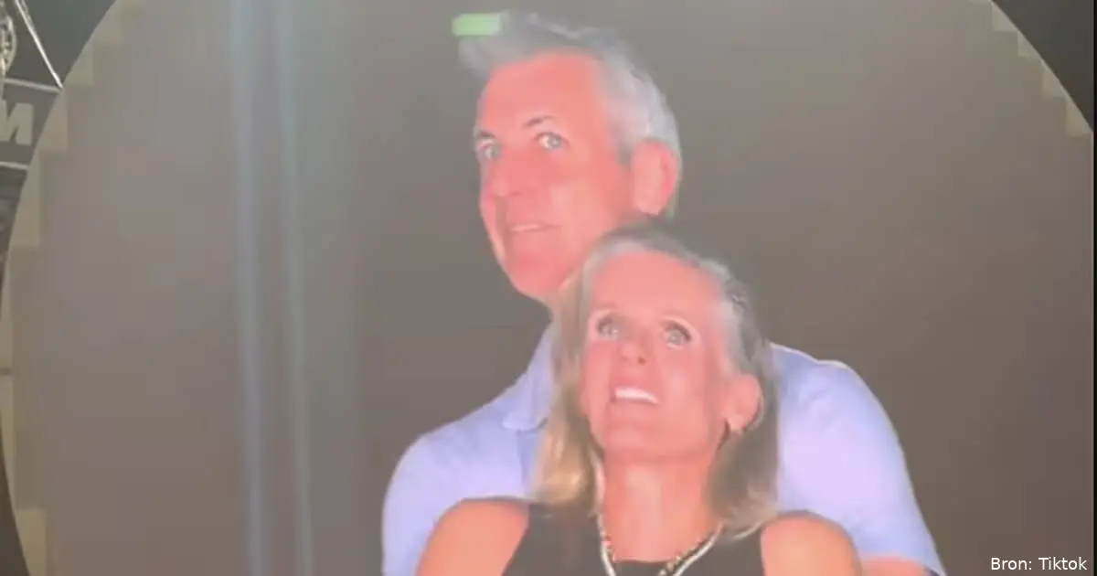 de-kiss-cam-van-coldplay-doet-zijn-vernietigende-werk