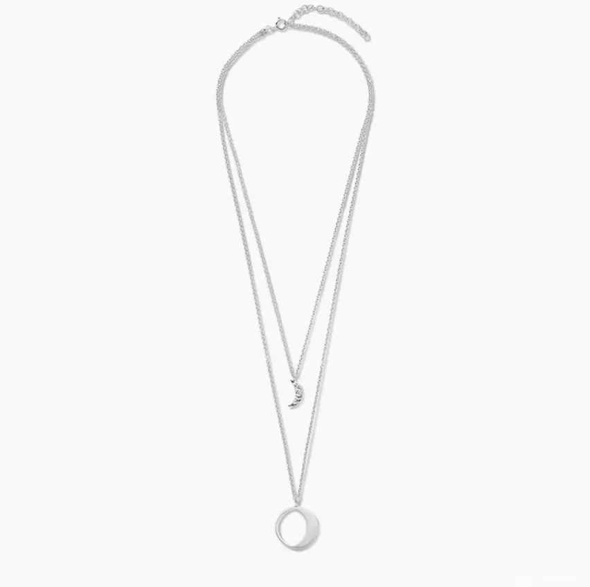 Zilveren ketting met maantjes – €69,00