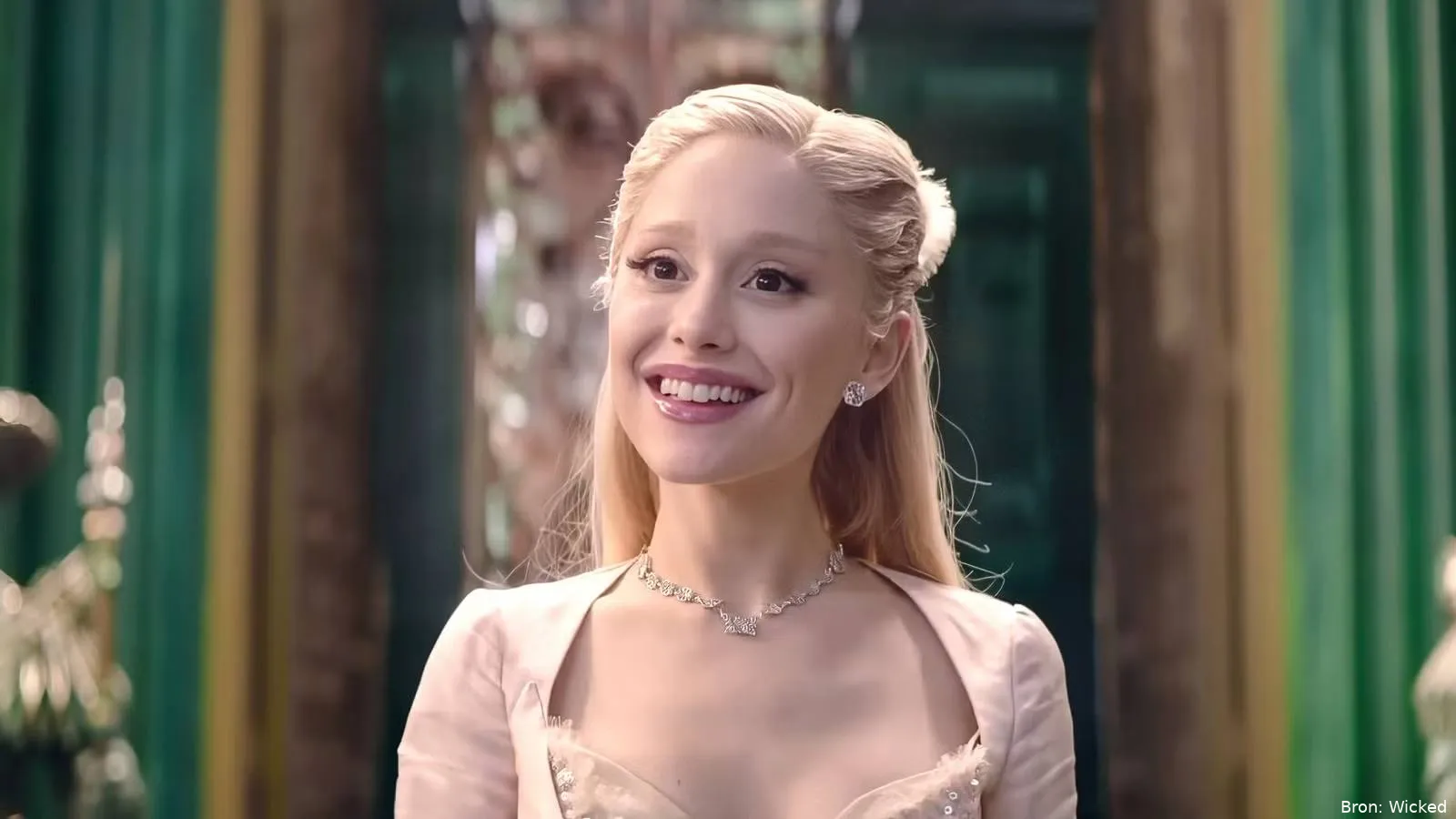 ariana-grande-as-glinda-smiling-widely-in-wicked-for-good