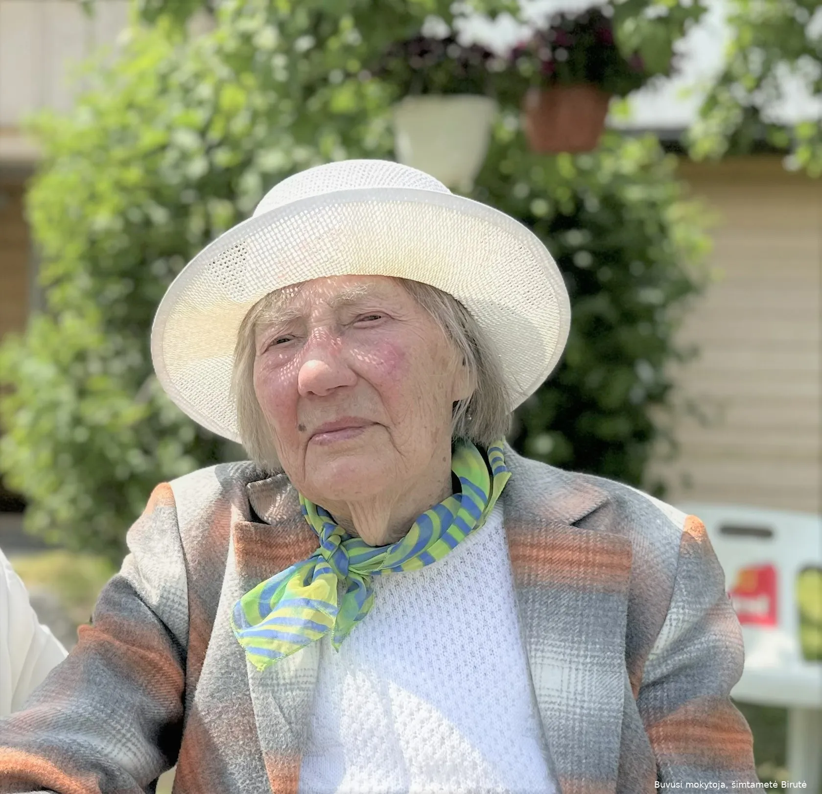 birute100