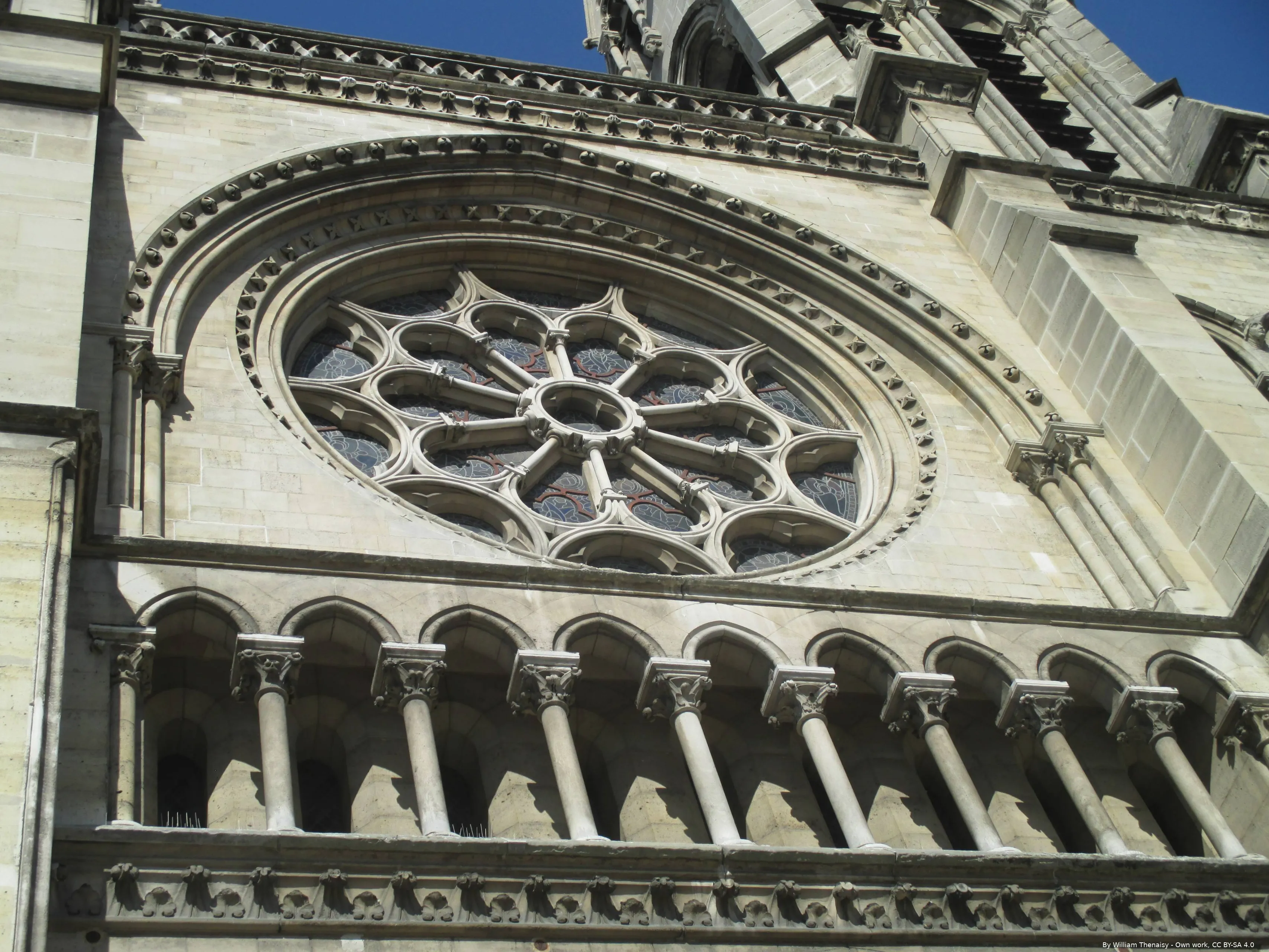 Façade_occidentale_de_l'église_Saint_Jean-Baptiste_de_Belleville