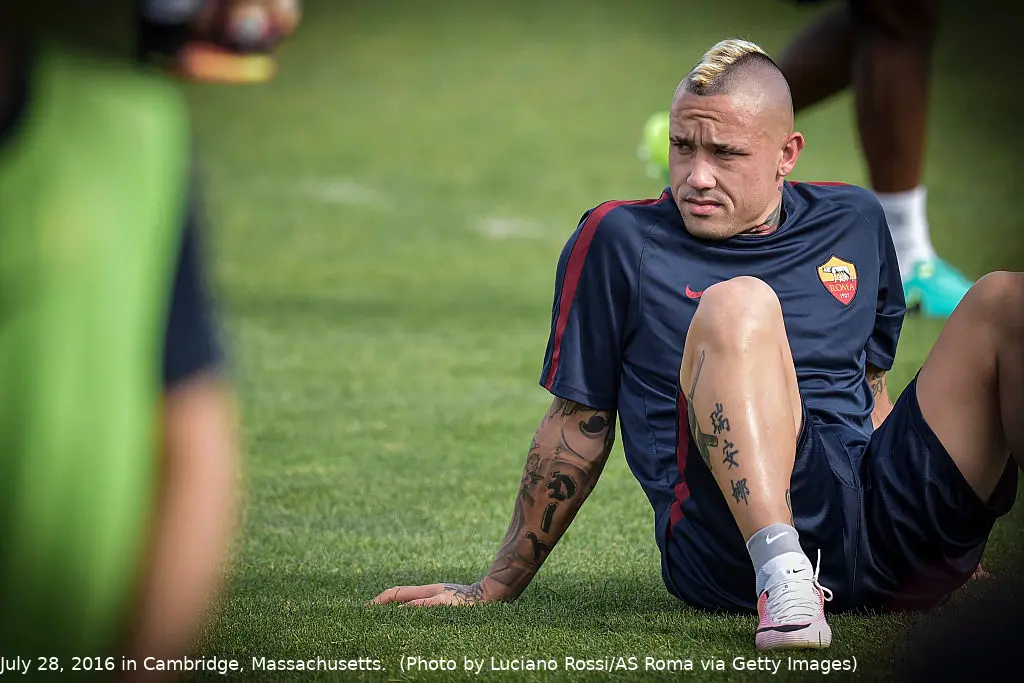 nainggolan seduto a terra allenamento boston foto getty