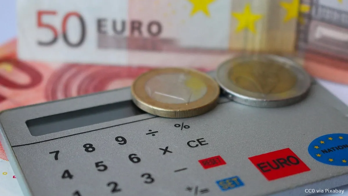 drie euro op kleine calculator