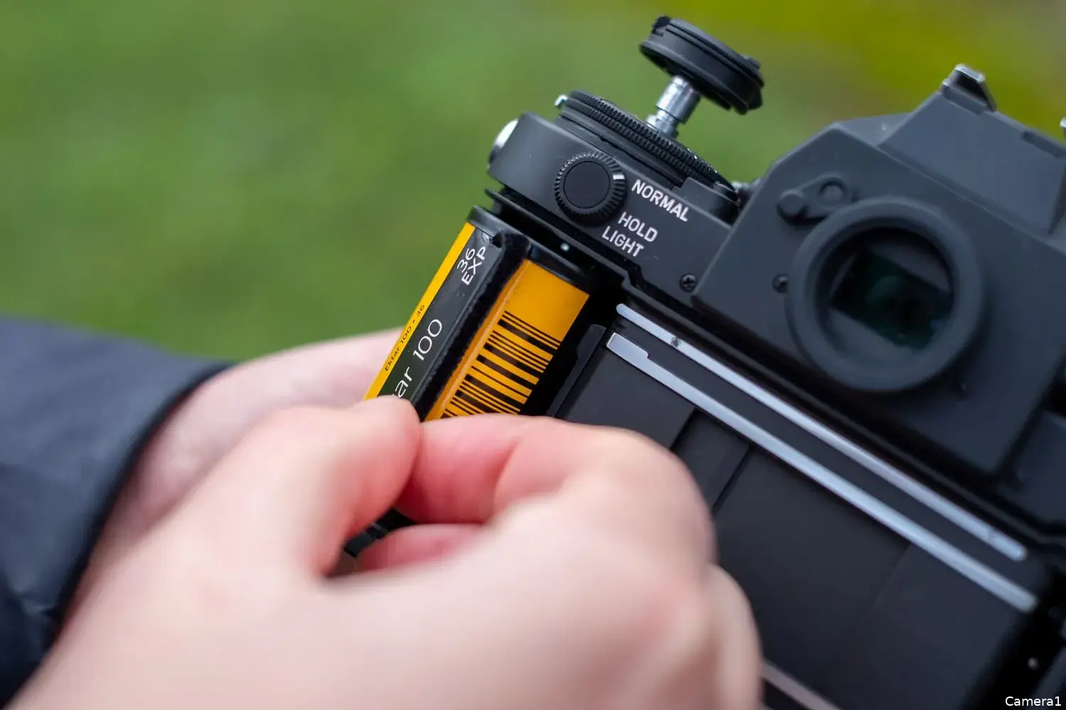 how to load film 4