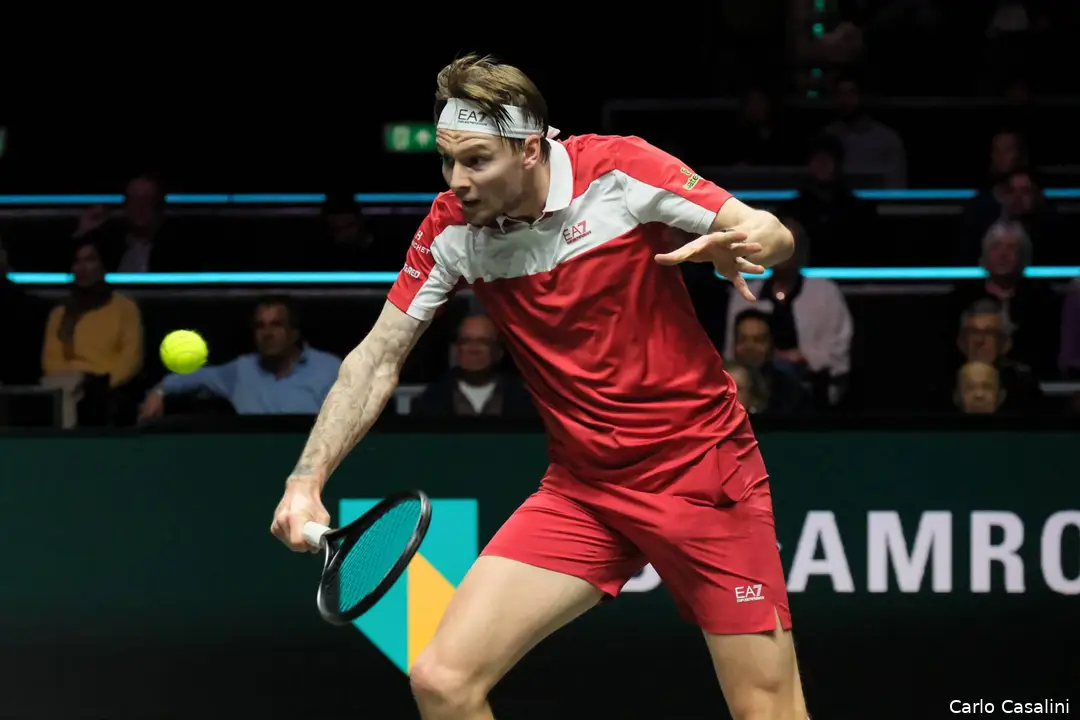 Alexander Bublik slices during Hurkacz tie