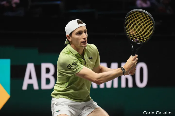 Ugo Humbert on the stretch.